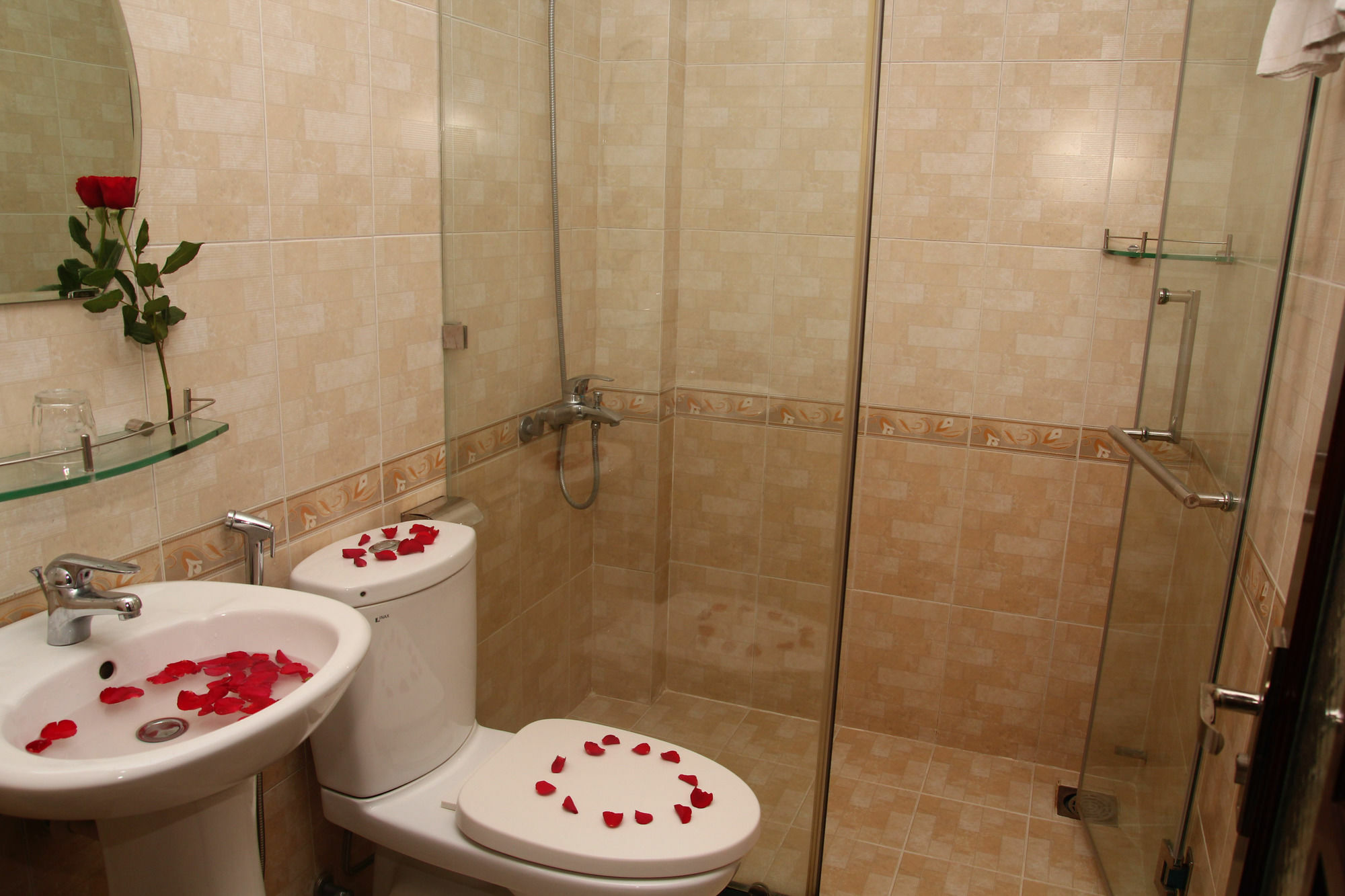 Vivyanne Hotel Da Nang Buitenkant foto
